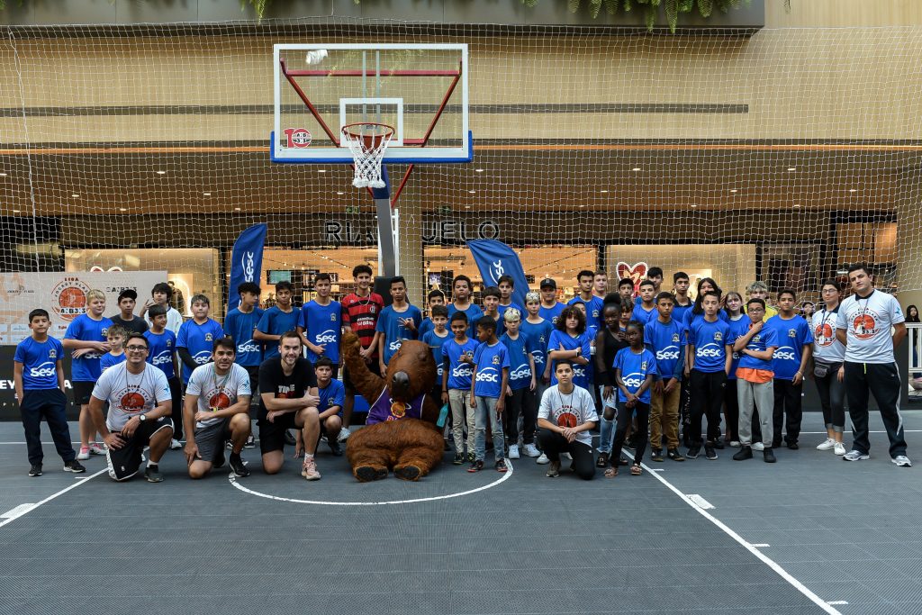 Alunos do Aprender & Jogar vivenciam atividades em etapa nacional de  basquete 3x3 - Sesc Paraná